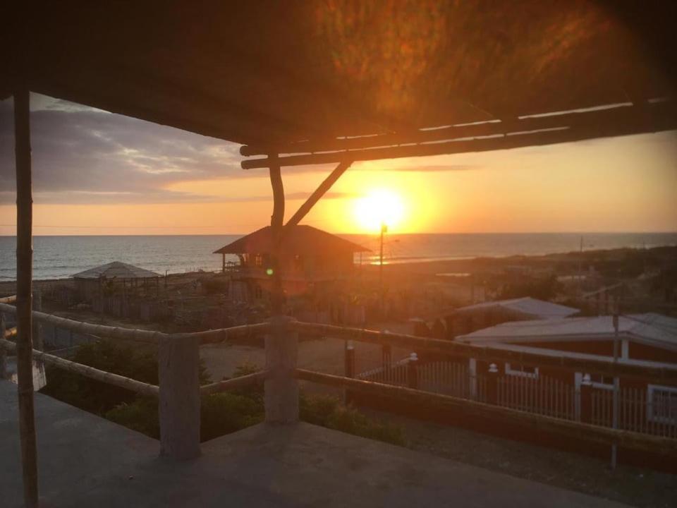 Hostal Puerto Engabao "El Surf Shelter" Екстер'єр фото